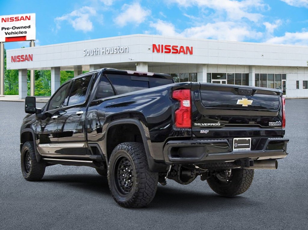 Used 2024 Chevrolet Silverado 2500 High Country w/ High Country Premium Package image 3