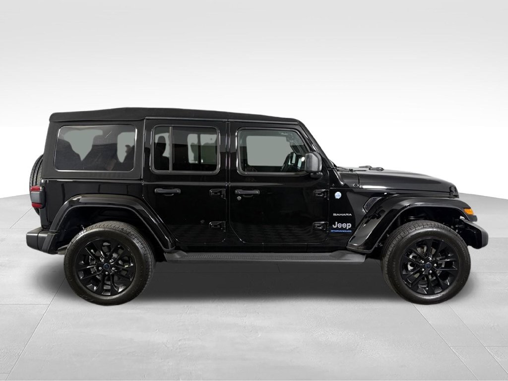 Used 2024 Jeep Wrangler Unlimited Sahara w/ Technology Group AWD/4WD image 6