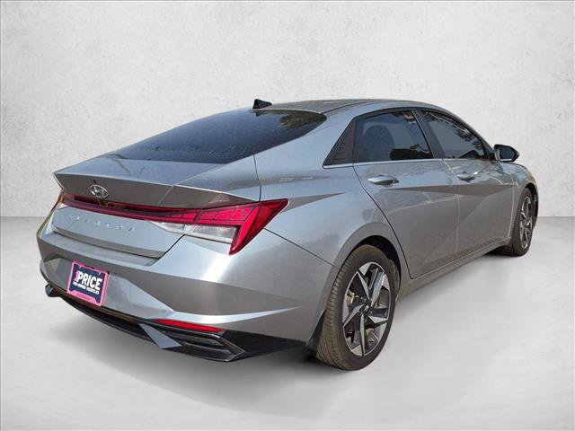 Used 2022 Hyundai Elantra SEL w/ Convenience + Premium Package FWD image 5