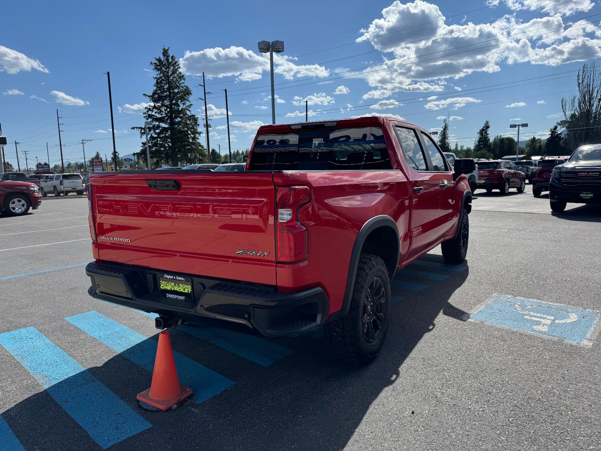 Used 2023 Chevrolet Silverado 1500 ZR2 image 7