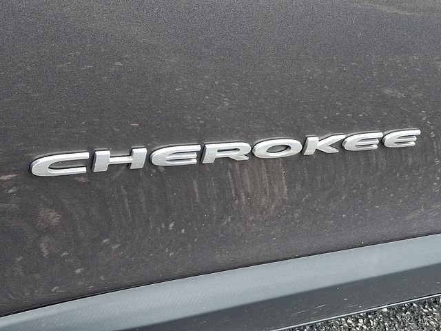 Used 2018 Jeep Cherokee Latitude Plus w/ Comfort/Convenience Group AWD/4WD image 4