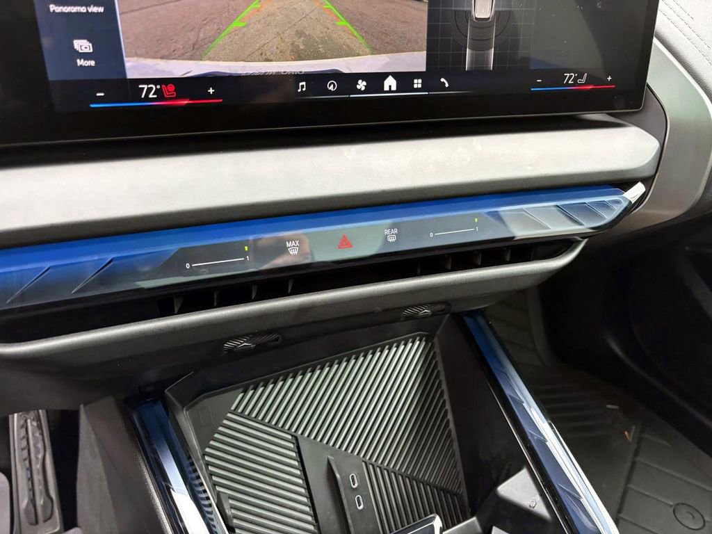 Certified 2025 BMW X3 xDrive30i w/ M Sport Package image 21