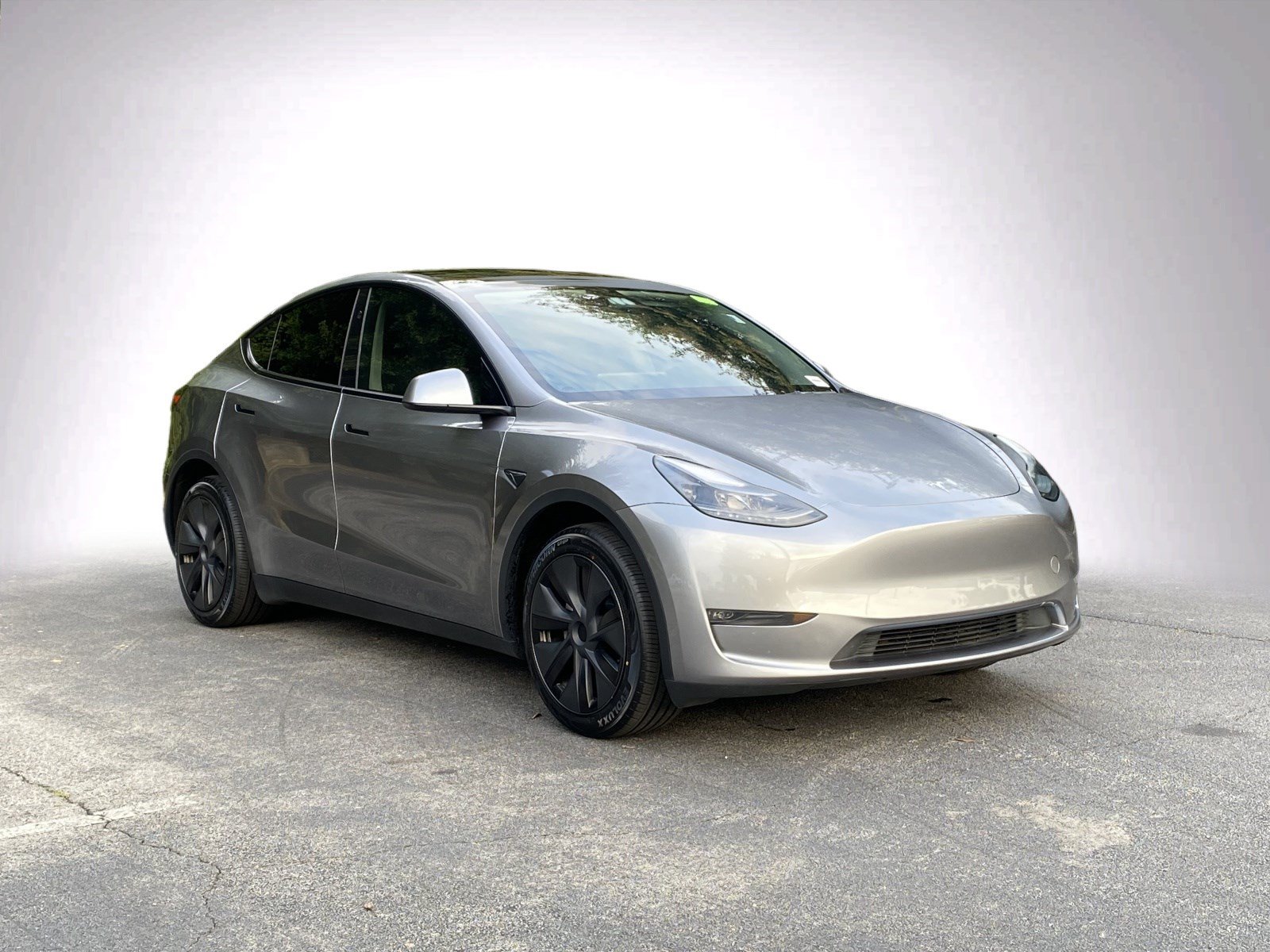 Used 2024 Tesla Model Y Long Range AWD/4WD image 2