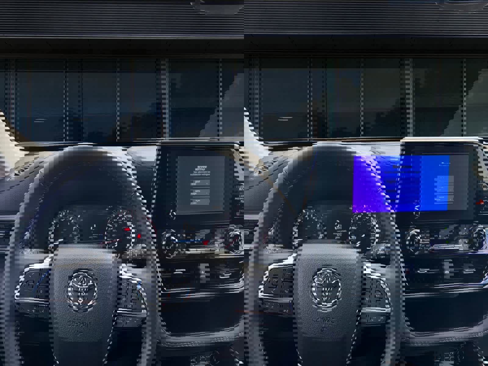 Used 2025 Toyota Highlander LE image 3