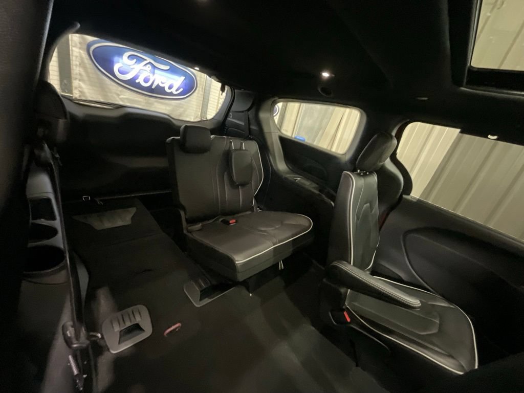 Used 2026 Chrysler Pacifica Limited FWD image 15