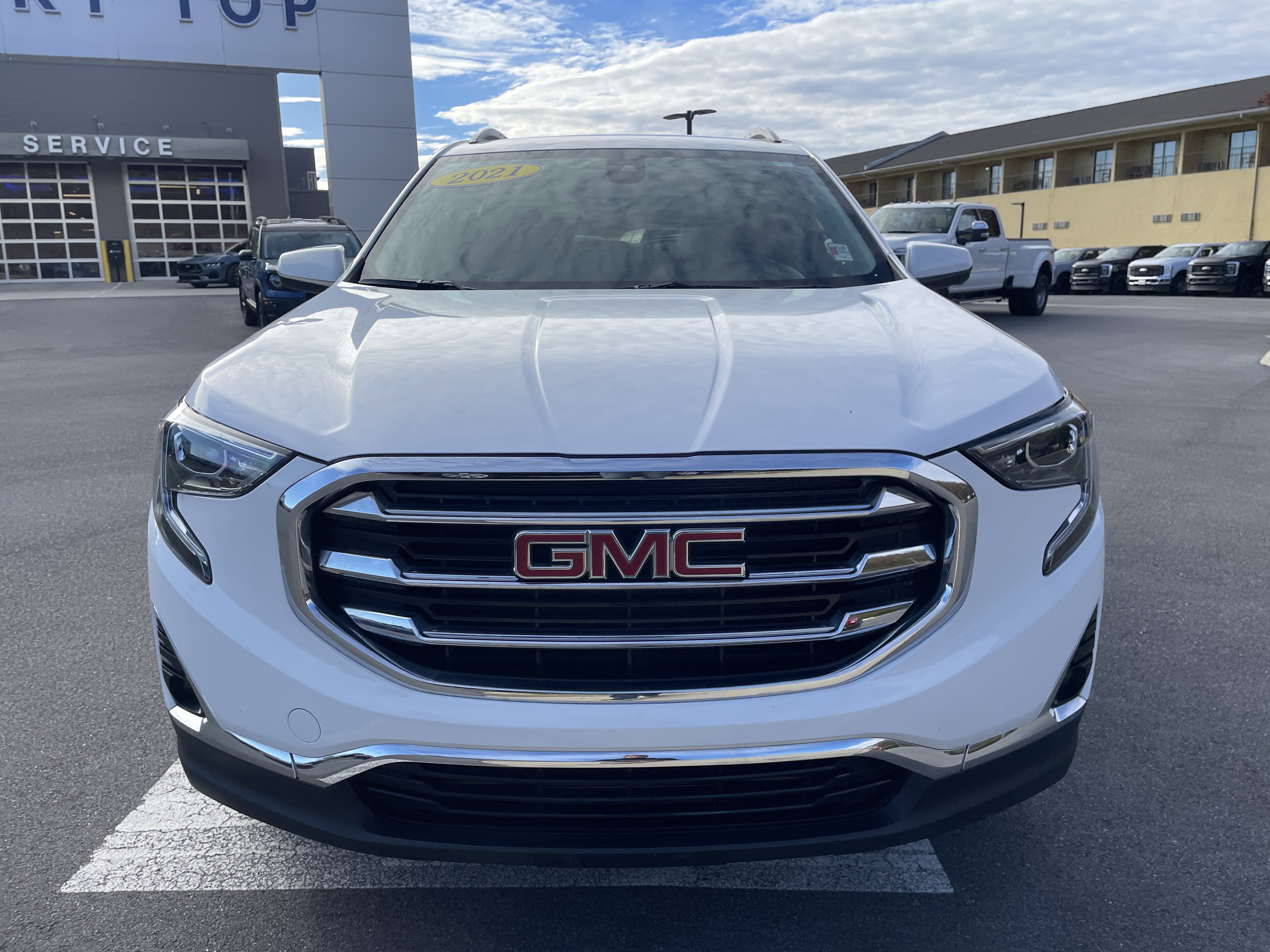 Used 2021 GMC Terrain SLT image 2