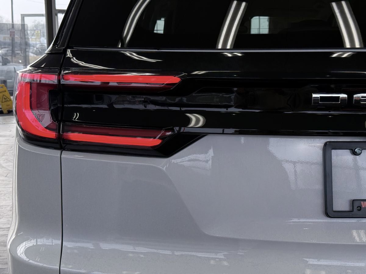 Used 2024 GMC Acadia Denali FWD image 17