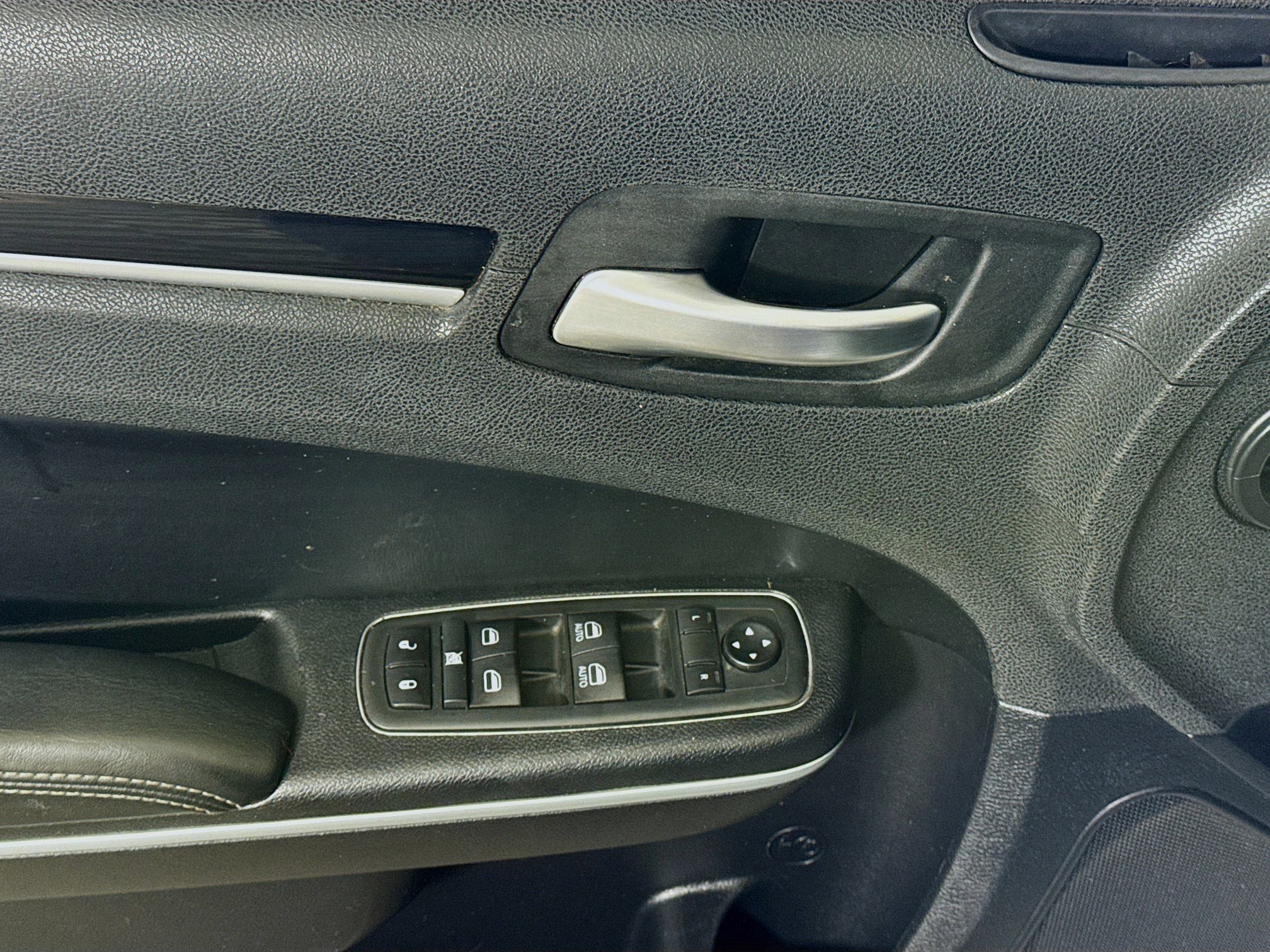 Used 2021 Chrysler 300 S image 24