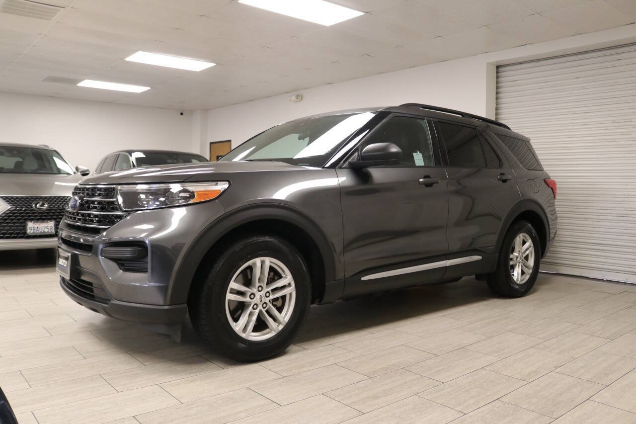 Used 2020 Ford Explorer XLT RWD image 3