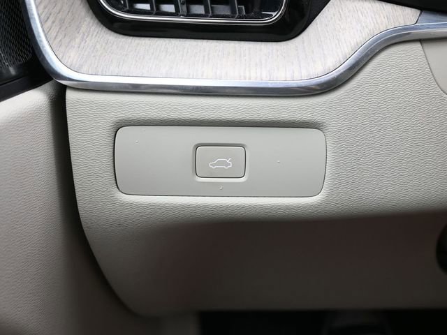 Used 2023 Volvo XC60 B5 Ultimate w/ Climate Package image 30