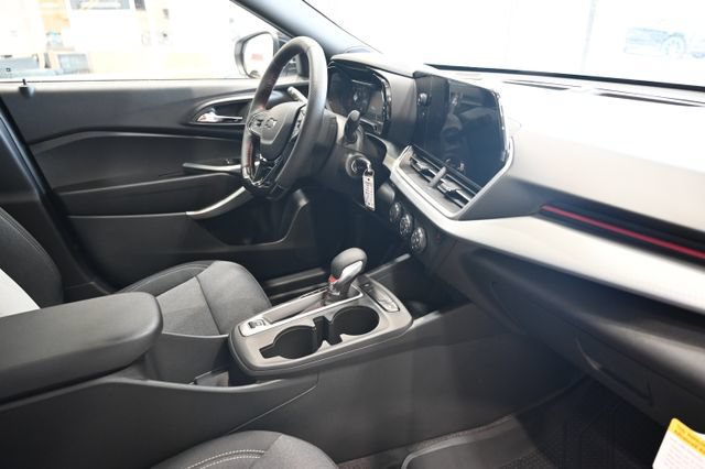 New 2026 Chevrolet Trax RS w/ Sunroof Package FWD image 13