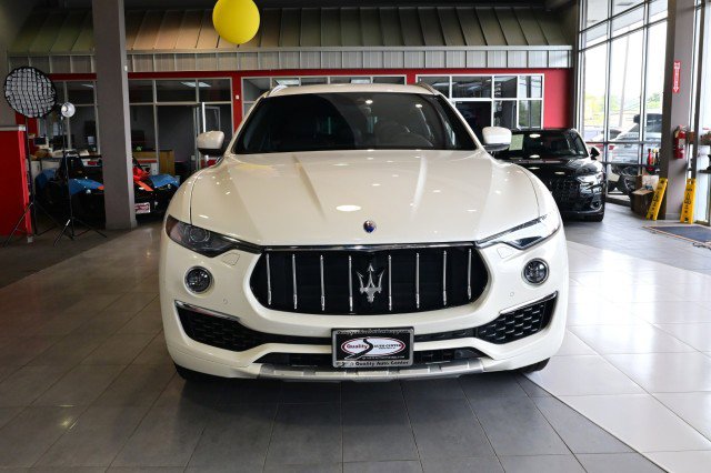 Used 2019 Maserati Levante GranLusso AWD/4WD image 2