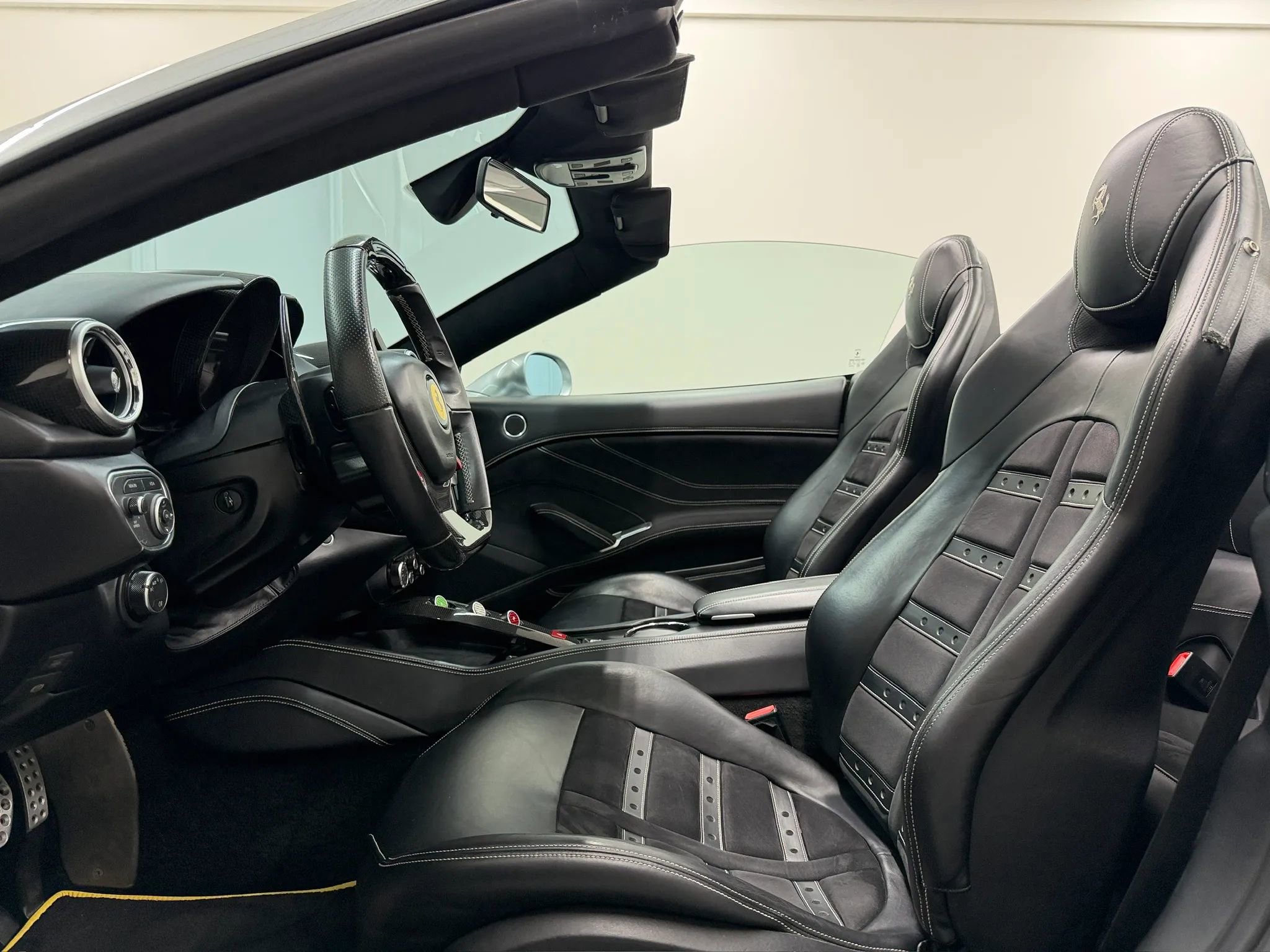 Used 2015 Ferrari California T RWD image 11