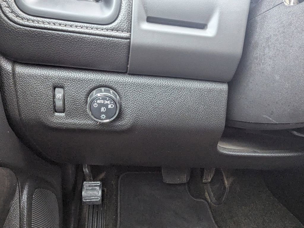 Used 2018 GMC Canyon SLE image 24