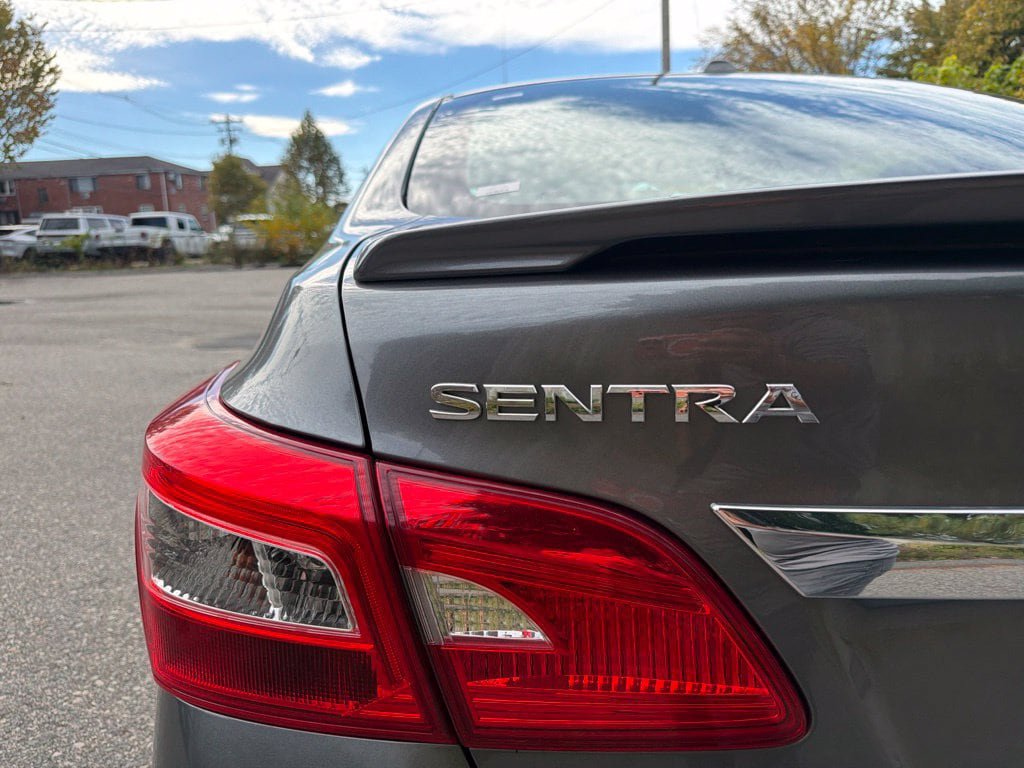 Used 2018 Nissan Sentra SR w/ Technology Package FWD image 11