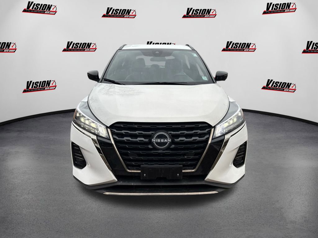 Used 2023 Nissan Kicks SR w/ SR Premium Package image 2