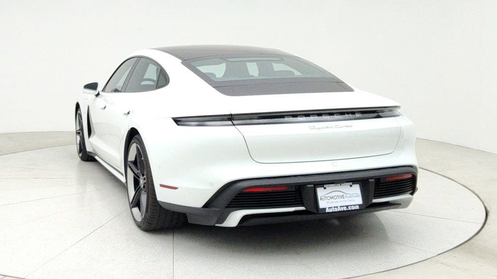 Used 2020 Porsche Taycan image 6
