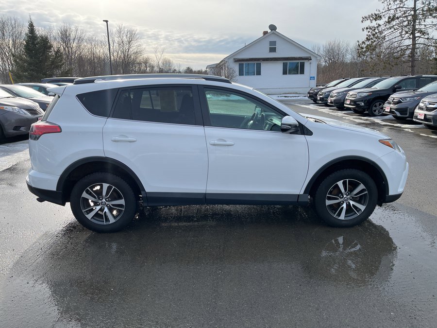 Used 2018 Toyota RAV4 XLE AWD/4WD image 2