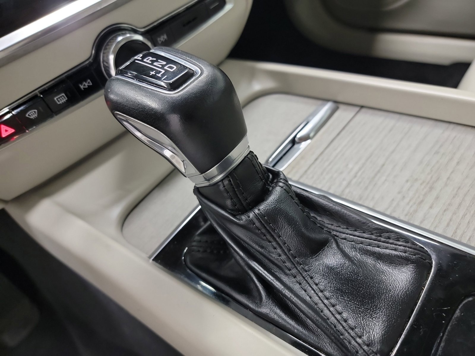 Used 2019 Volvo S60 T5 Inscription image 27