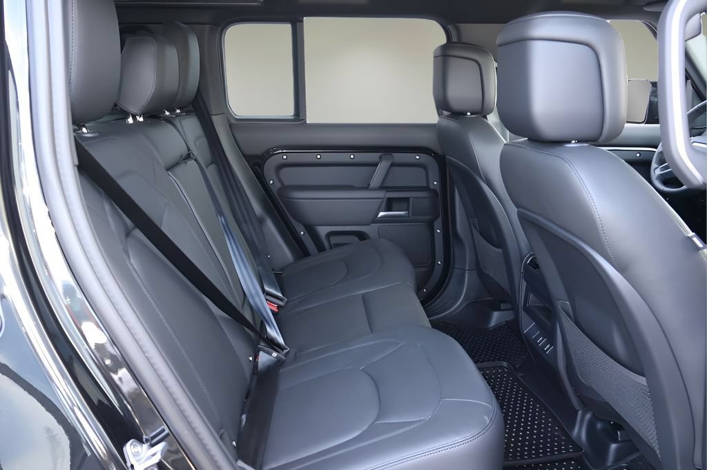 New 2026 Land Rover Defender 110 X-Dynamic SE AWD/4WD image 17