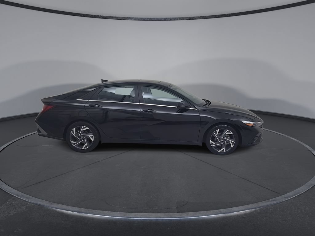 Used 2025 Hyundai Elantra Limited FWD image 18