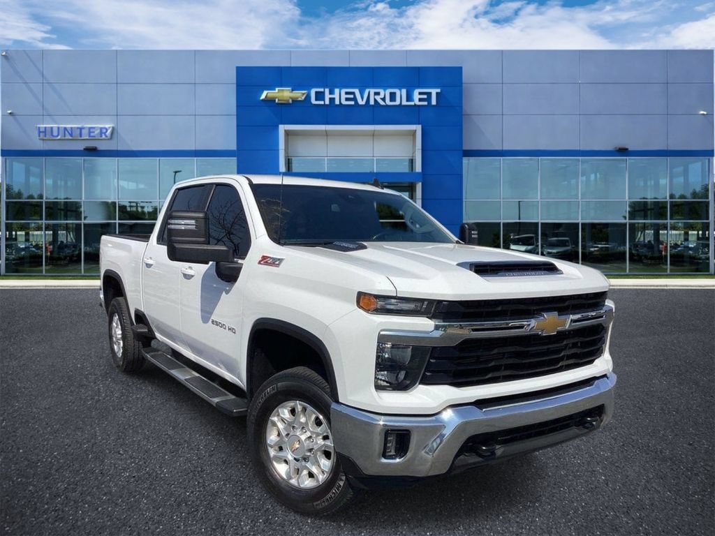 Used 2024 Chevrolet Silverado 2500 LT AWD/4WD image 1