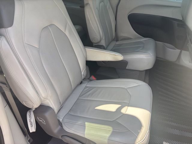 Used 2021 Chrysler Pacifica Touring-L FWD image 33