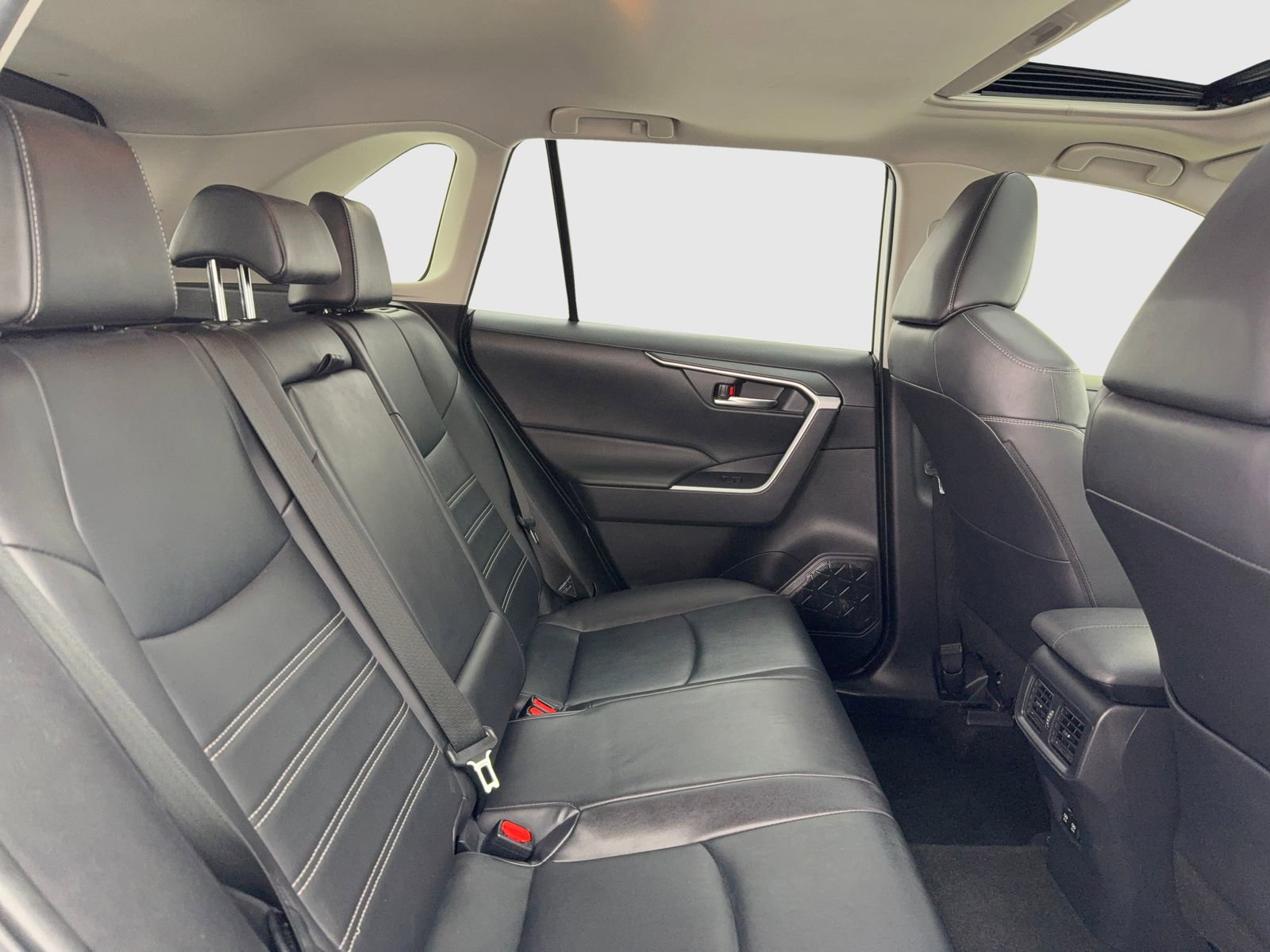 Used 2019 Toyota RAV4 XLE Premium image 41