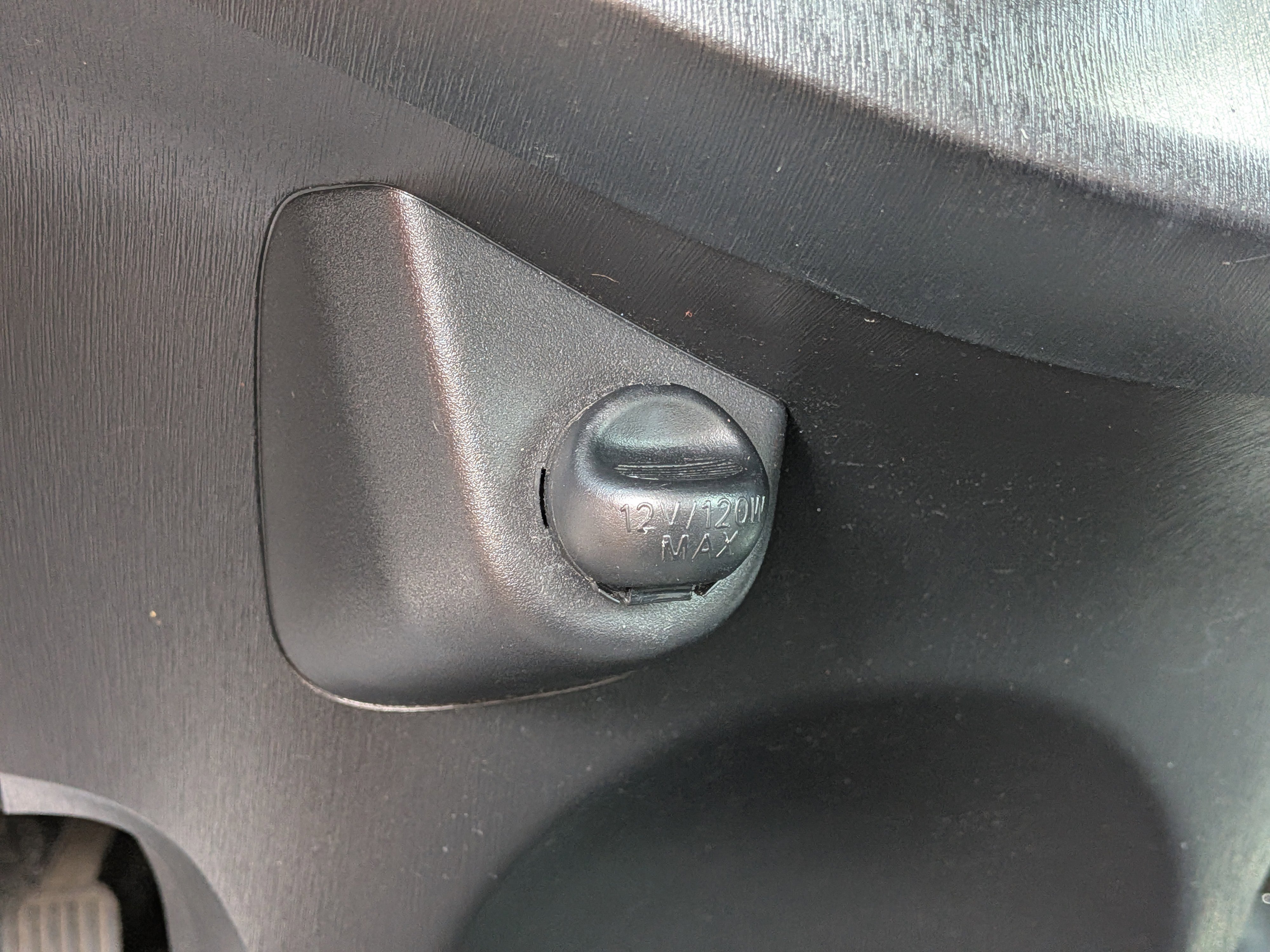 Used 2012 Toyota Yaris L image 25