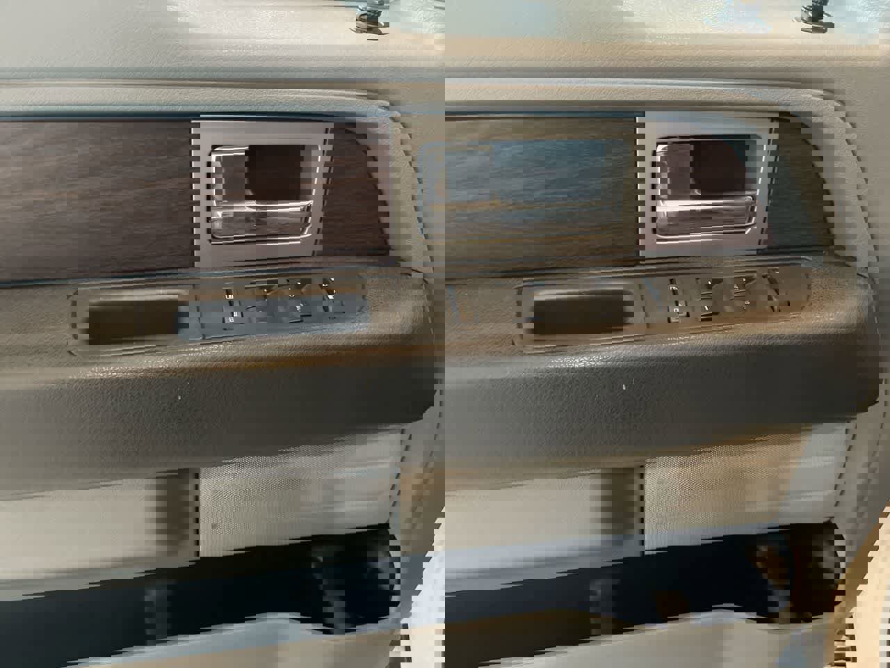 Used 2013 Ford F150 Lariat w/ Lariat Chrome Pkg image 13