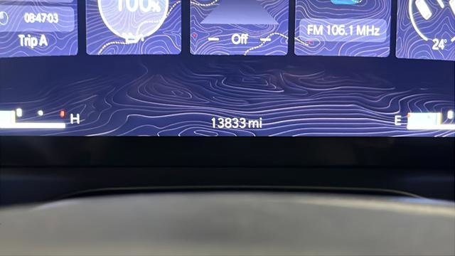 Used 2024 Jeep Grand Cherokee Limited w/ Luxury Tech Group II image 10