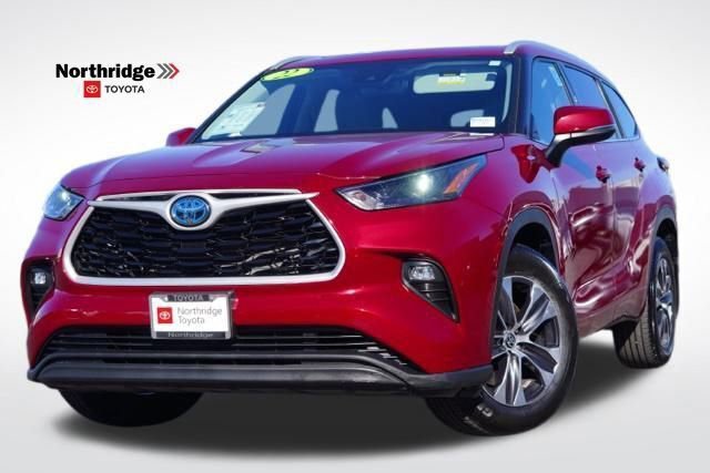 Used 2022 Toyota Highlander XLE image 1