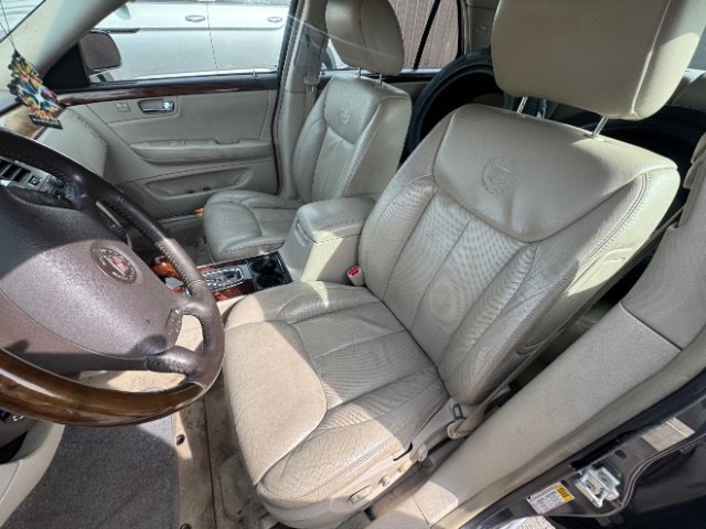 Used 2011 Cadillac DTS Premium FWD image 3