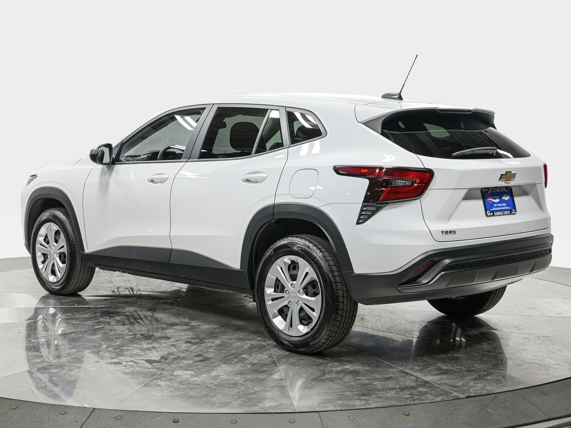 Used 2025 Chevrolet Trax LS FWD image 3