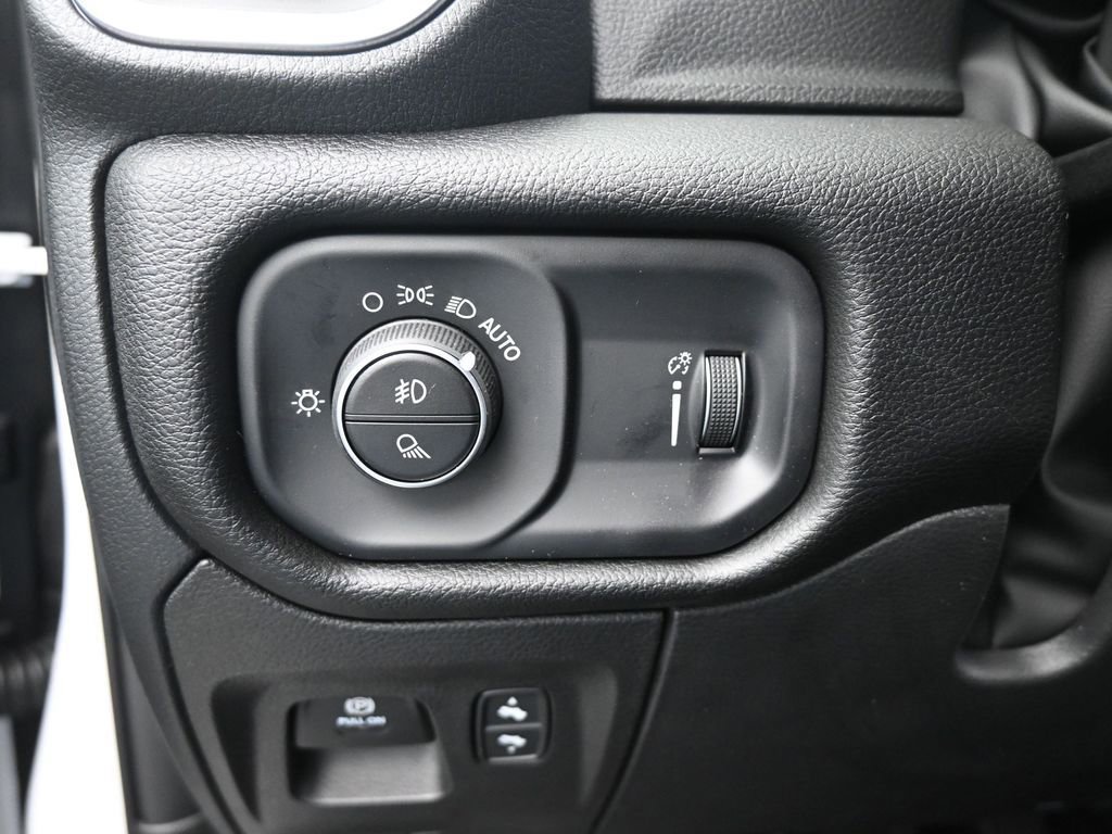 New 2026 RAM 1500 4x4 Crew Cab image 36