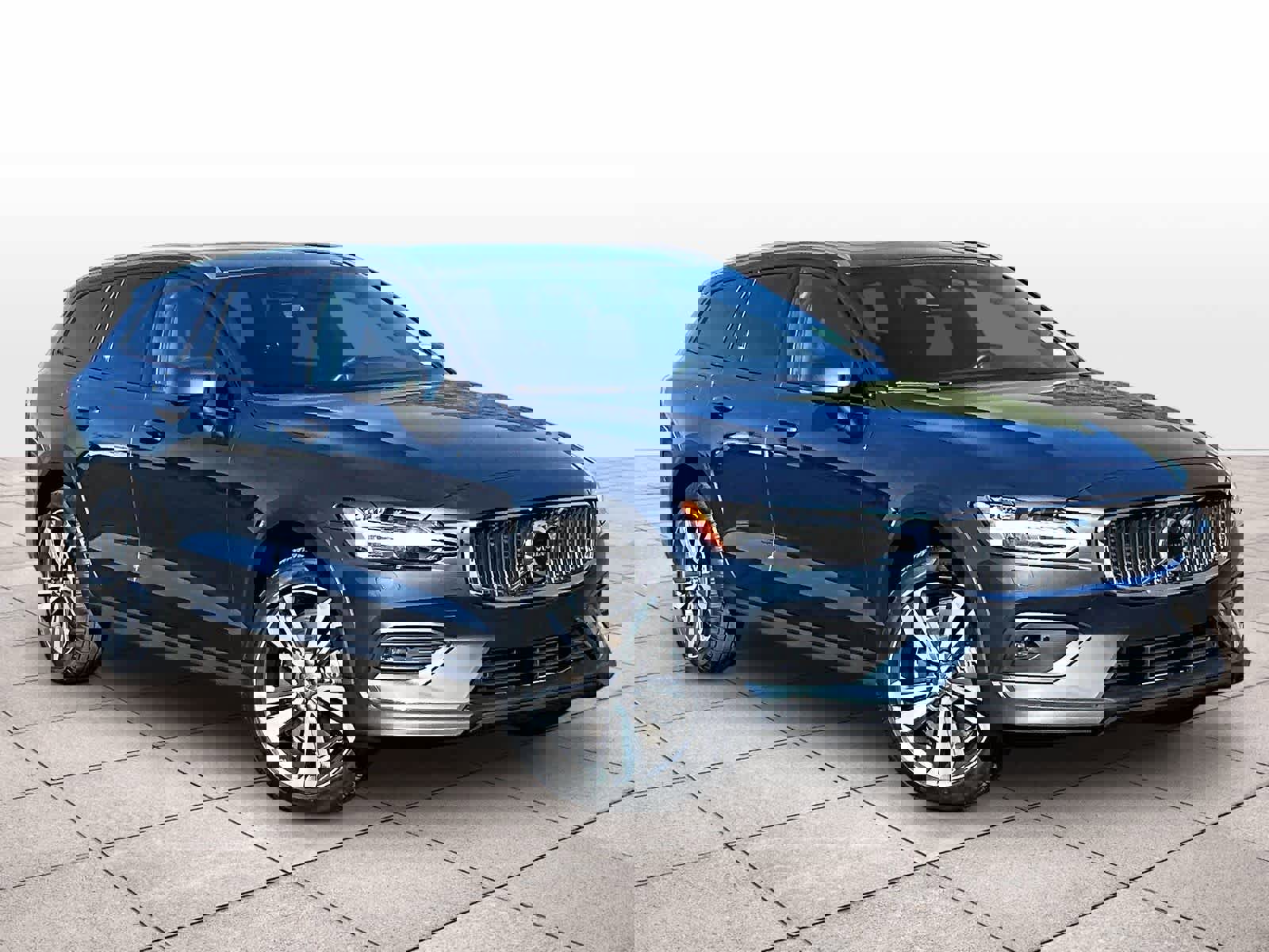 Used 2025 Volvo V60 B5 Cross Country Plus image 2