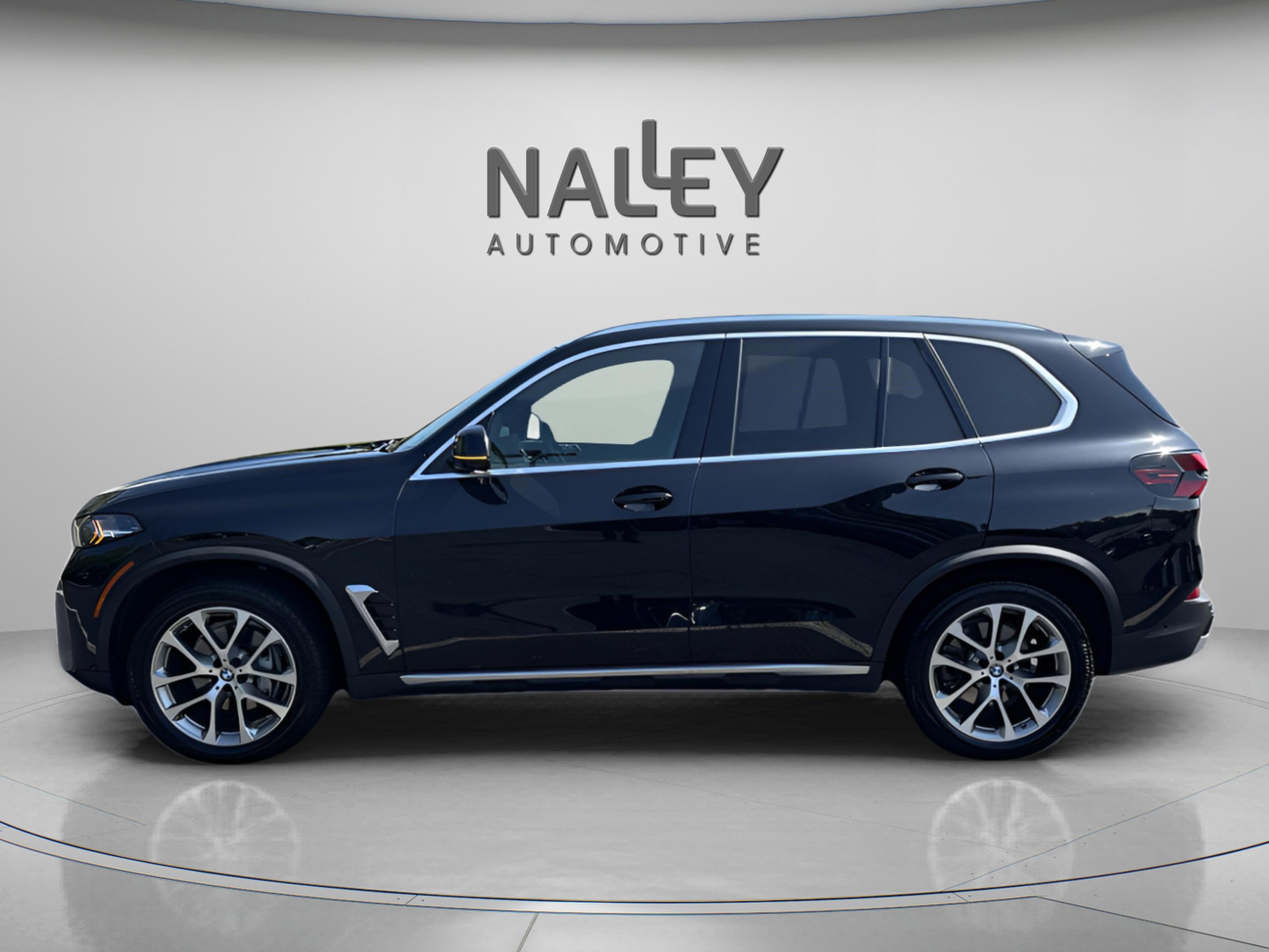 Used 2024 BMW X5 xDrive40i w/ Parking Assistance Package image 2