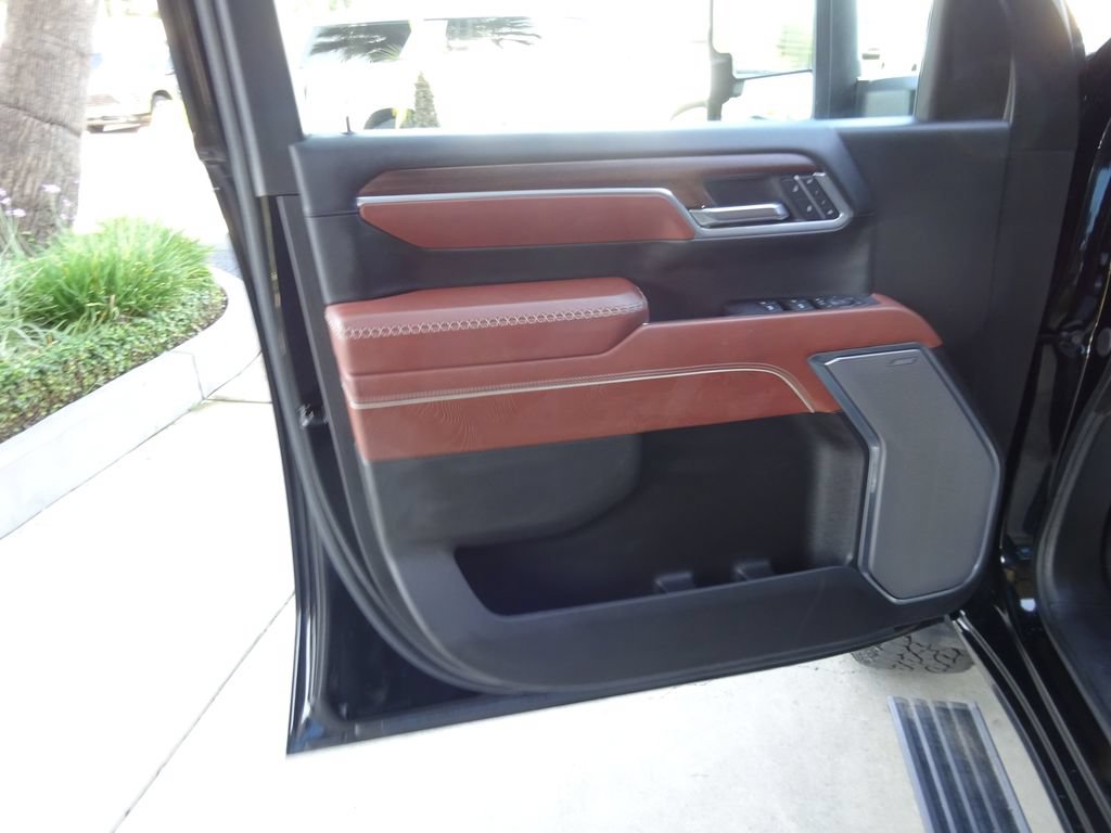 Certified 2025 GMC Sierra 2500 Denali Ultimate AWD/4WD image 28
