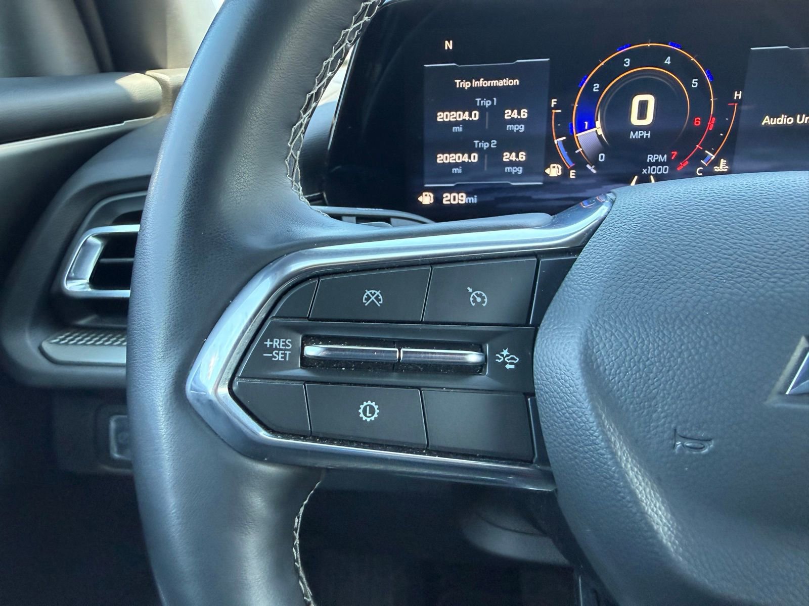 Used 2025 Chevrolet Traverse LT image 15