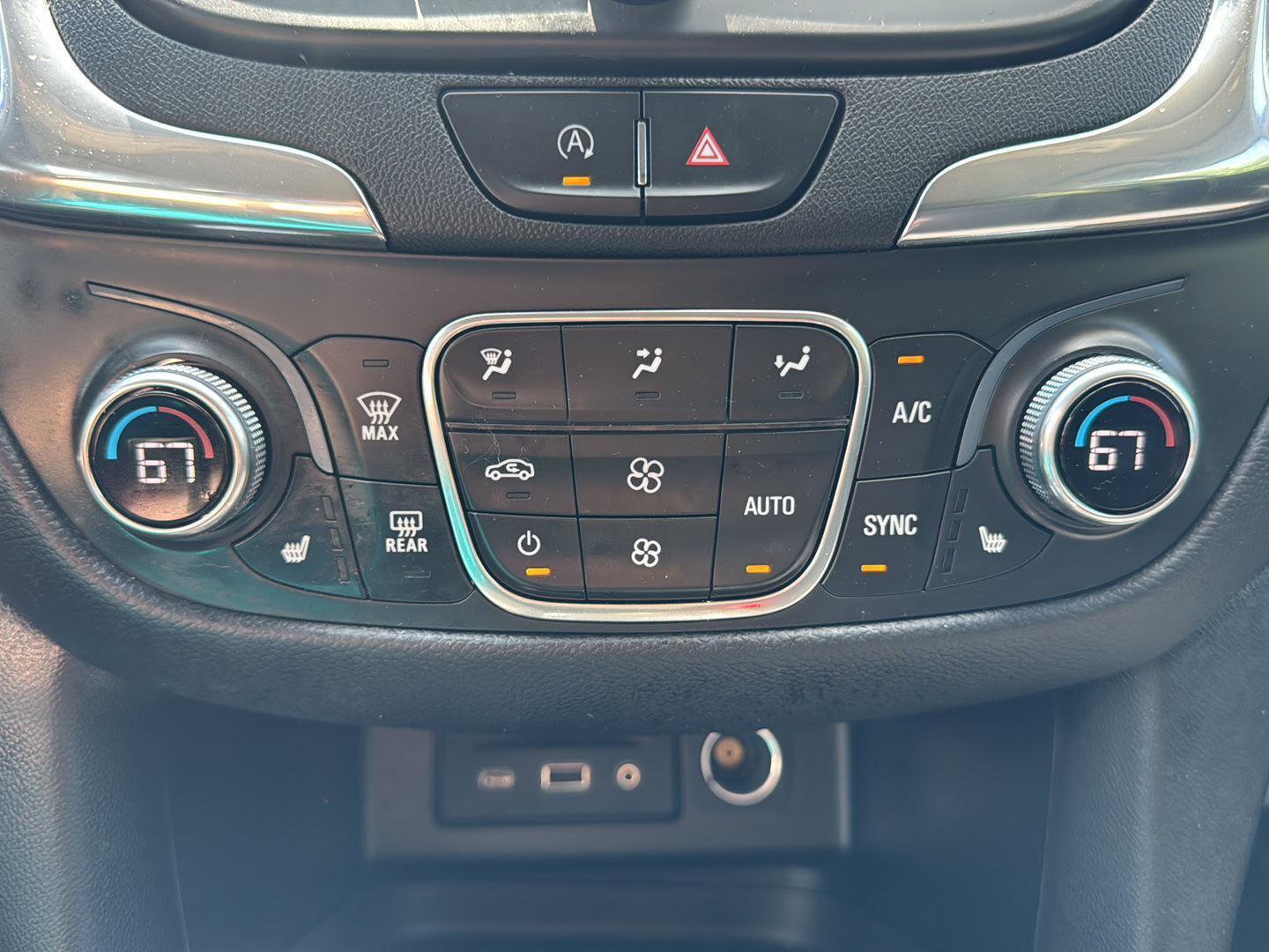 Used 2022 Chevrolet Equinox LT AWD/4WD image 16