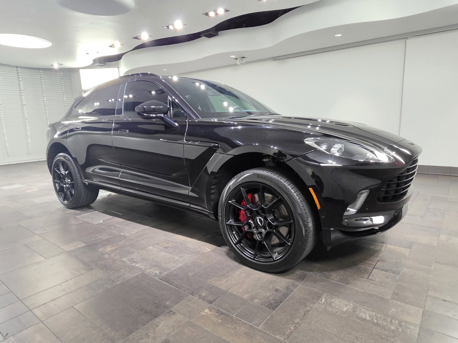 Used 2021 Aston Martin DBX image 1