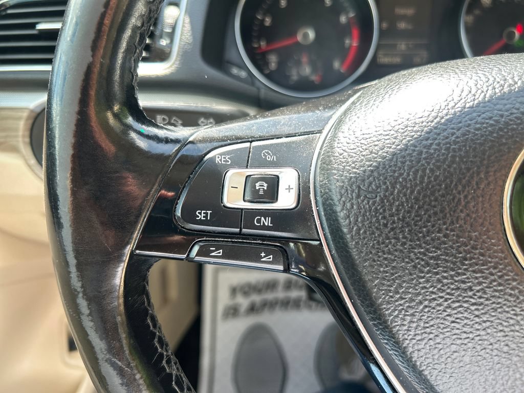 Used 2018 Volkswagen Passat 2.0T SE FWD image 24