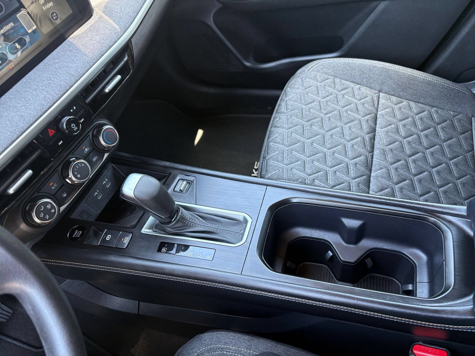 Used 2025 Nissan Kicks SV AWD/4WD image 39