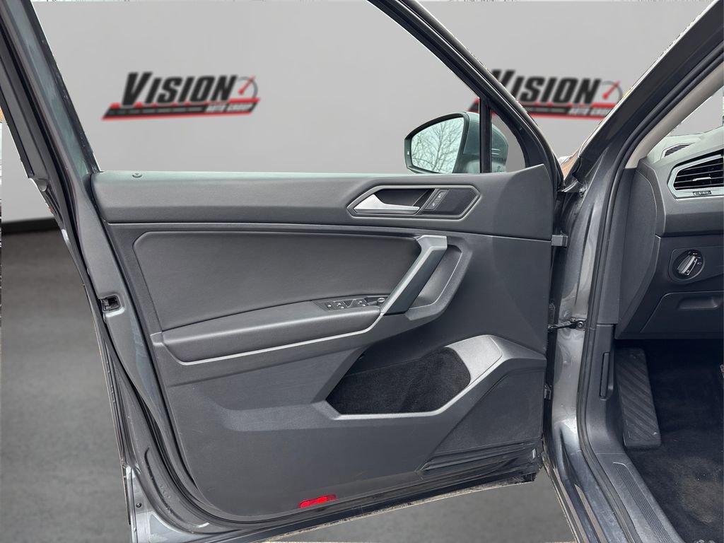 Used 2019 Volkswagen Tiguan SE w/ Panoramic Sunroof Package image 24