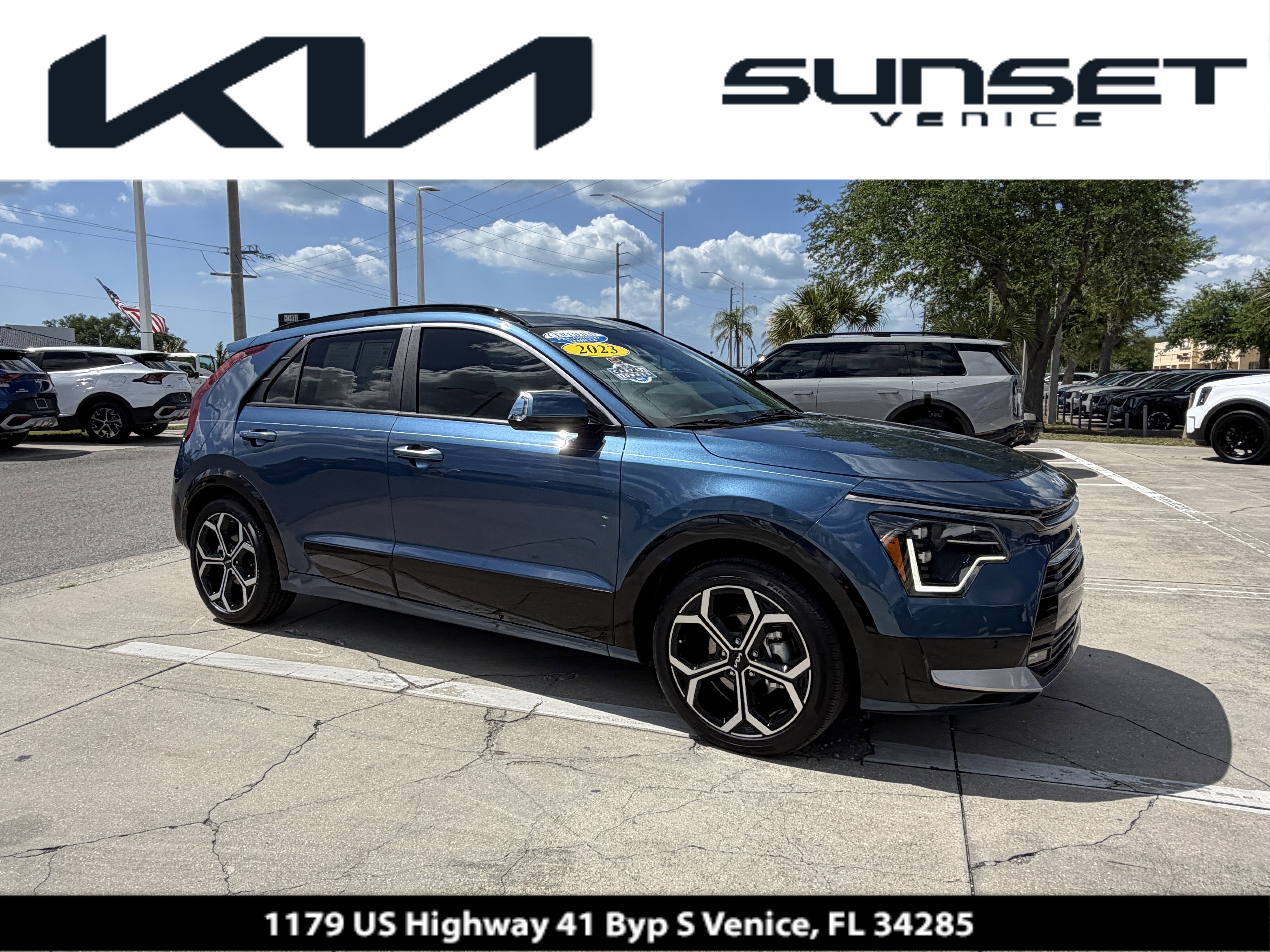 Certified 2023 Kia Niro SX Touring FWD image 1