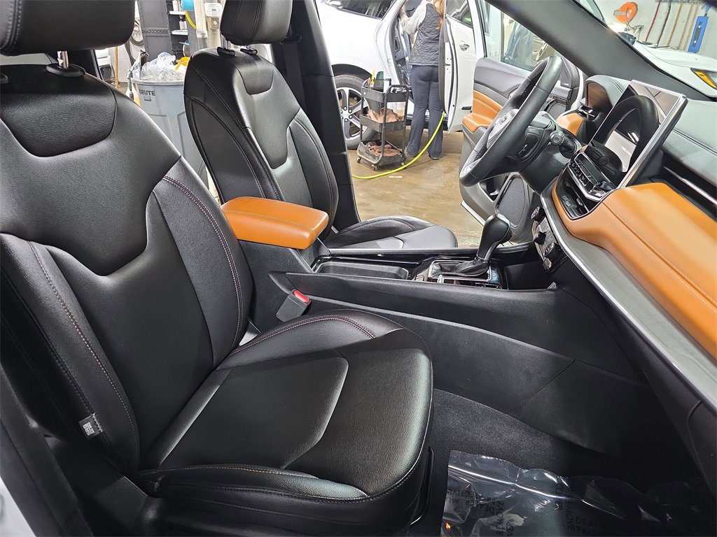 Used 2024 Jeep Compass Limited image 10