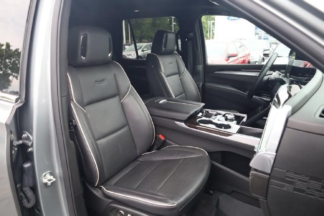 Used 2026 Cadillac Escalade Luxury w/ LPO, Floor Liner Package AWD/4WD image 20