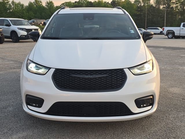 Used 2025 Chrysler Pacifica Limited FWD image 8
