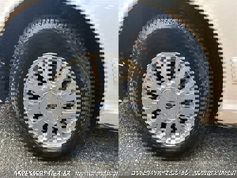 Used 2004 Ford Crown Victoria LX image 24