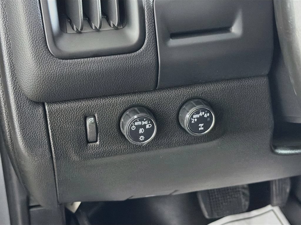 Used 2019 Chevrolet Colorado LT w/ LT Convenience Package AWD/4WD image 11